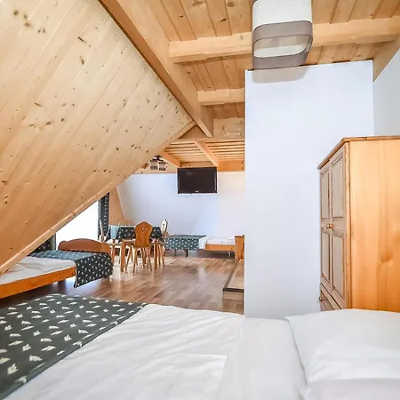 Pod Orlem Jacuzzi Sauna Panzió *
