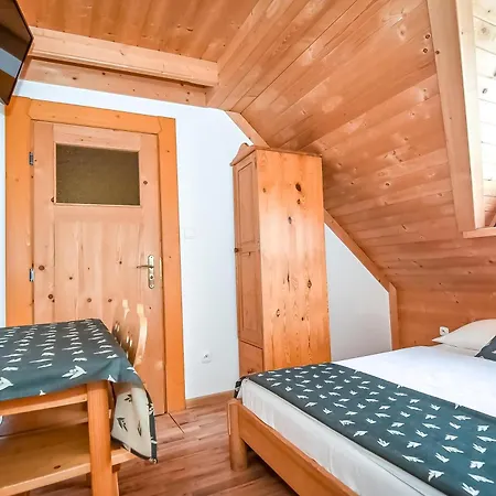 Pod Orlem Jacuzzi Sauna Panzió *